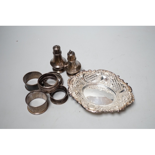 1839 - A modern silver bon bon dish, 15.4cm, five silver napkin rings and a pair of silver pepperettes.... 