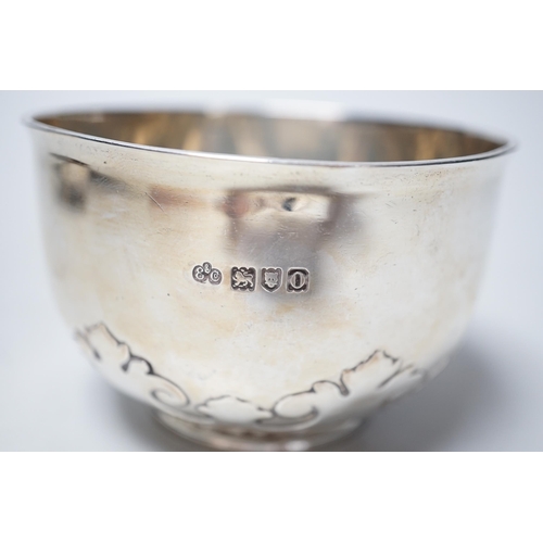 1861 - An Edwardian silver sugar bowl, with card cut decoration, Elkington & Co, London, 1909, diameter 98m... 