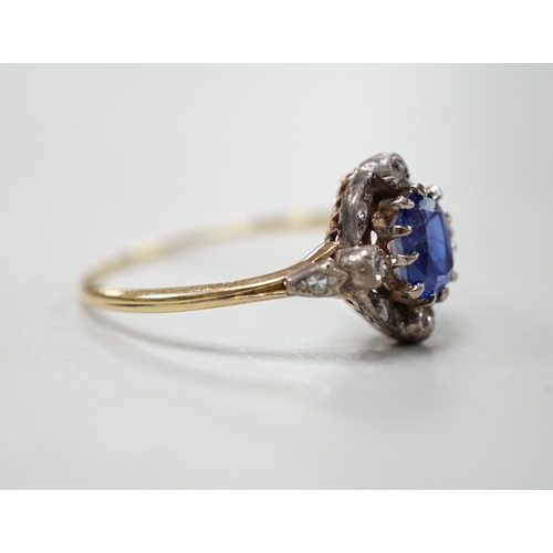 1876 - An early 20th century yellow metal, sapphire and diamond cluster set oval cluster ring, size R/S, gr... 