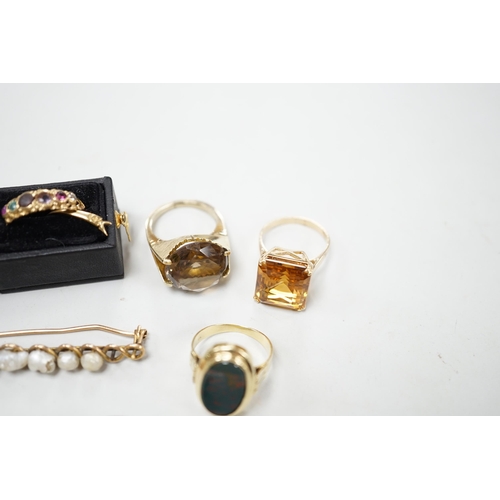 1901 - Sundry jewellery including three yellow metal and gem set rings, cameo brooch, two other brooches in... 