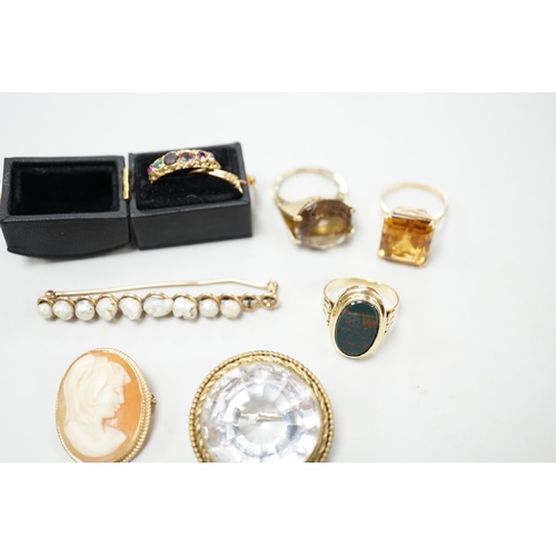 1901 - Sundry jewellery including three yellow metal and gem set rings, cameo brooch, two other brooches in... 