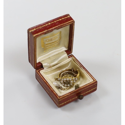 1922 - An early 19th century yellow metal and seed pearl set mourning ring, with plaited hair beneath a gla... 