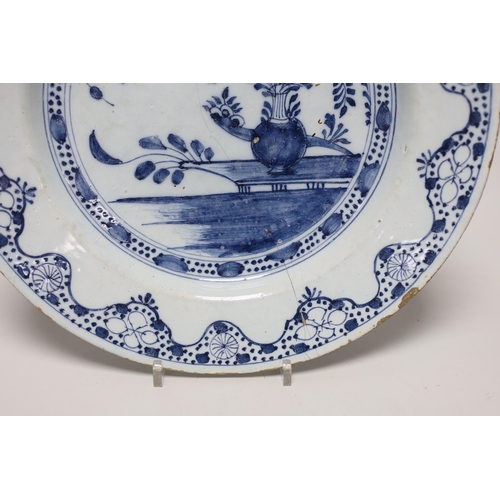 276 - An 18th century Delft blue and white charger, 30cm