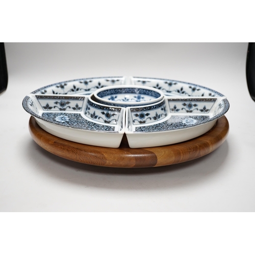 293 - A Chinese porcelain blue and white lazy Susan or supper dish set, 38cm high