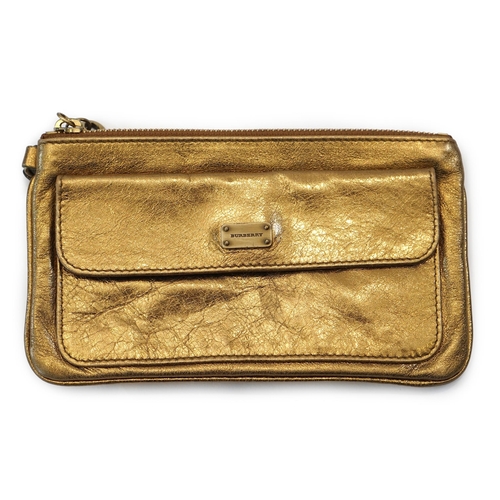 Burberry 2024 gold clutch