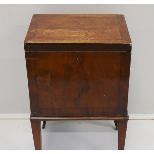 71 - A George III mahogany cellarette, width 41cm, depth 30cm, height 66cm