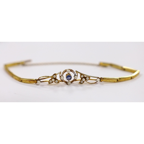 956 - An Edwardian 15ct, sapphire and seed pearl cluster set expanding link bracelet, with safety chain, 1... 