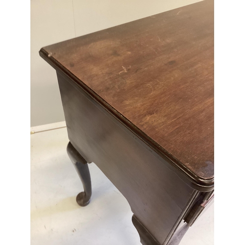 1027 - A George III mahogany lowboy, width 77cm, depth 46cm, height 73cm