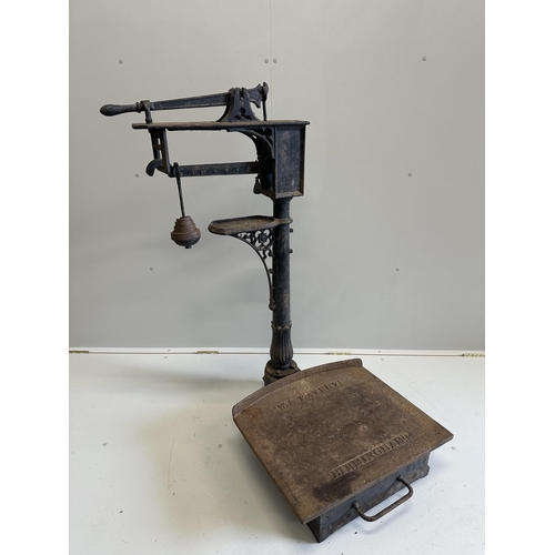 1041 - A set of Victorian cast iron Avery sack scales, height 134cm