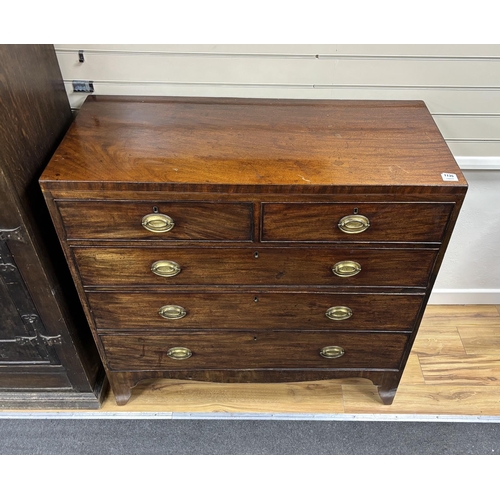 1135 - A Regency mahogany chest of drawers, width 113cm, depth 50cm, height 111cm