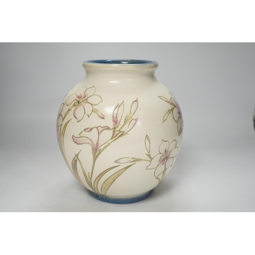 1375 - A Moorcroft Hibiscus globular vase, 1930s, 21cm high