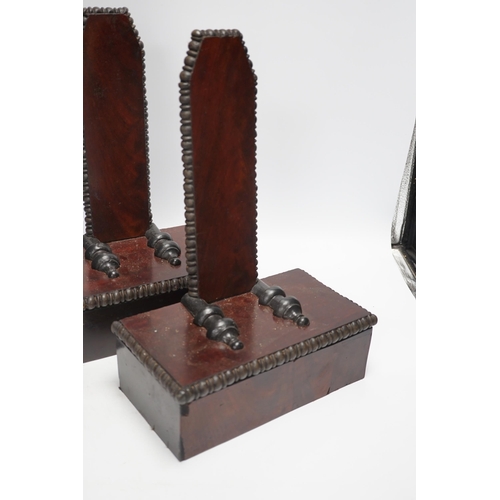 1422 - A pair of early 19th century mahogany plate racks, in the style of Gillows, 39cm high