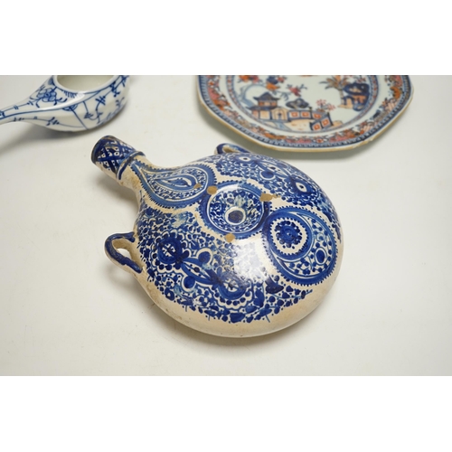 1436 - An 18th century Chinese export dish, a Iznik style flask and an onion pattern piece