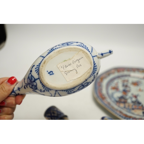 1436 - An 18th century Chinese export dish, a Iznik style flask and an onion pattern piece