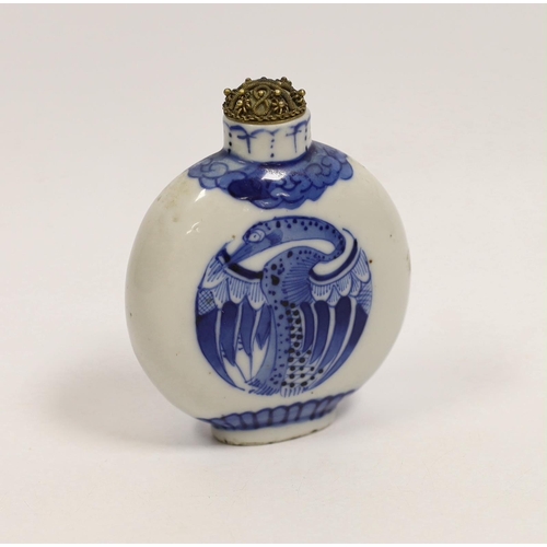 1529 - A late 19th century Chinese blue and white snuff bottle, 9cm