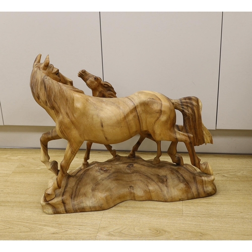 1557 - A large wooden carving of a horse and foal, 70cm wide