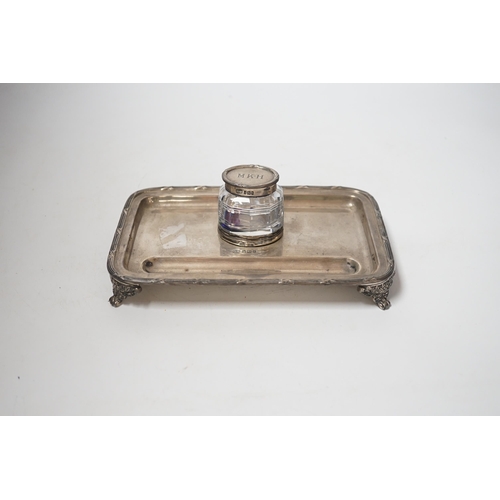 1858 - An Edwardian silver rectangular inkstand, with single mounted glass well, George Howson, Sheffield, ... 