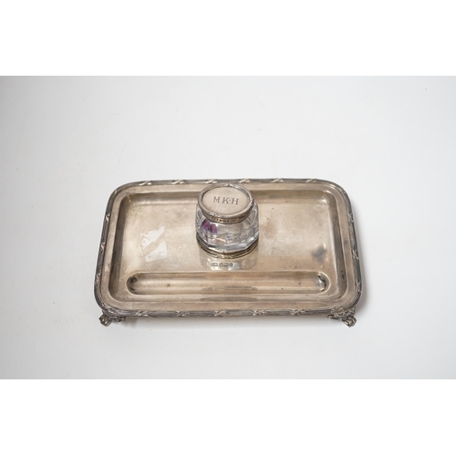 1858 - An Edwardian silver rectangular inkstand, with single mounted glass well, George Howson, Sheffield, ... 