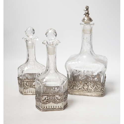 1871 - A George V Hanau silver mounted etched glass three piece decanter suite, import marks for Berthold H... 