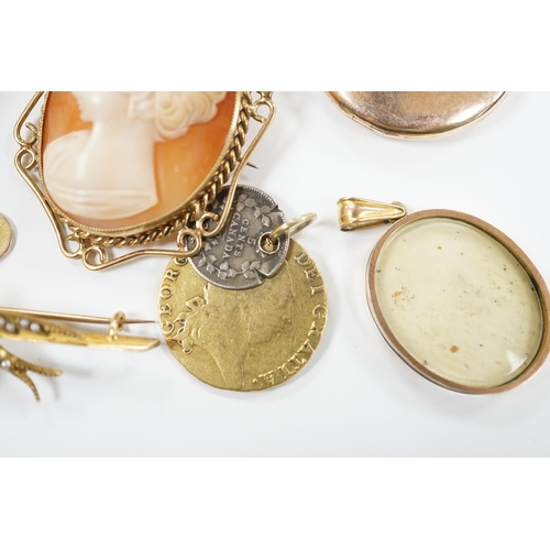 1947 - Assorted jewellery including a George III 1791 gold spade guinea (drilled), a modern 9ct gold mounte... 