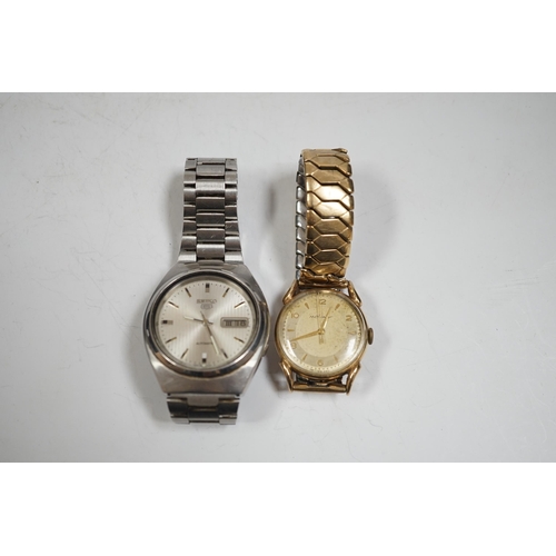 1999 - A gentleman's 9ct gold Movado manual wind wrist watch, on associated steel and gold plated flexible ... 