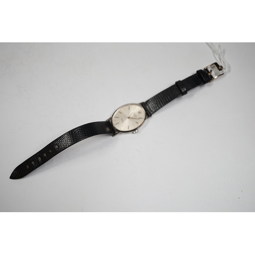 2001 - A lady's modern 18k Rolex Cellini manual wind oval wrist watch, with baton numerals, on a leather Ro... 