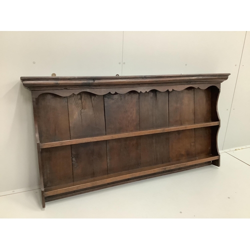 1092 - An 18th century boarded oak plate rack, width 163cm, height 82cm