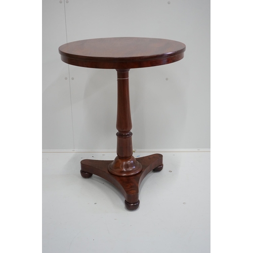 1102 - A Victorian mahogany circular wine table, diameter 58cm, height 73cm