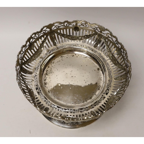 1902 - An Edwardian Irish silver dish ring and dish by Sharman D. Neil, Dublin, 1907/1908, dish diameter 25... 