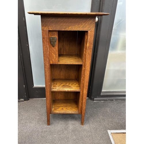 141 - A Cambridge oak Arts and Crafts bookcase width 54cm, depth 30 cm, height 110cm.