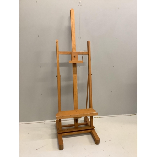 148 - An artist's beech studio easel