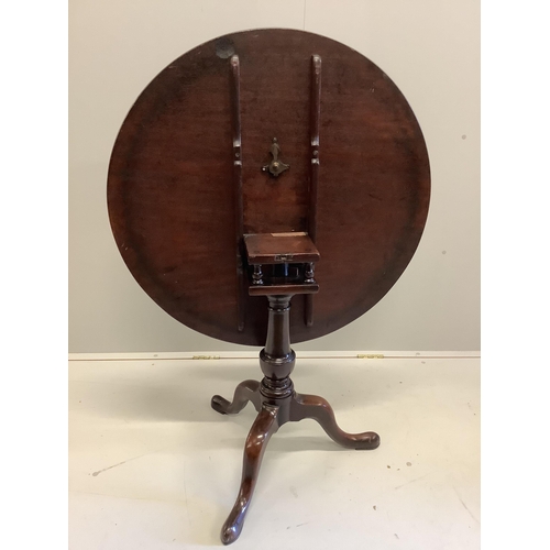 30 - A George III circular mahogany tilt top birdcage tea table, diameter 87cm, height 72cm