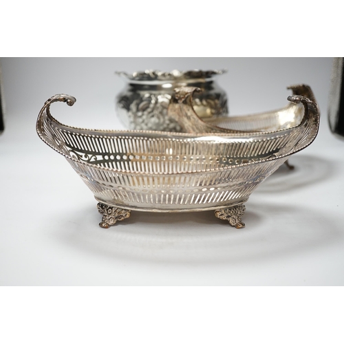 365 - A pair of late 19th/early 20th century pierced plated oval dishes and plated jardiniere, dishes 2cm ... 