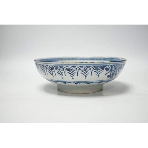 384 - An early 18th century Delft blue and white bowl, 20cm diameter