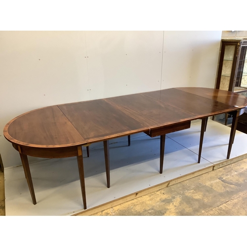 43 - A George III satinwood strung mahogany D end extending dining table, 316cm extended, width 125cm, he... 