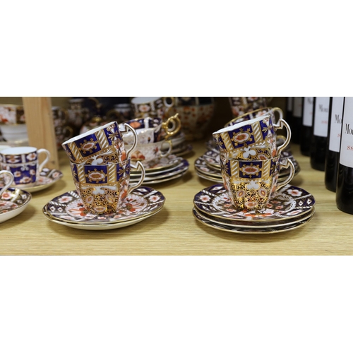 476 - Royal Crown Derby and other Imari pattern tea ware including vases, sandwich plates and trios, sever... 