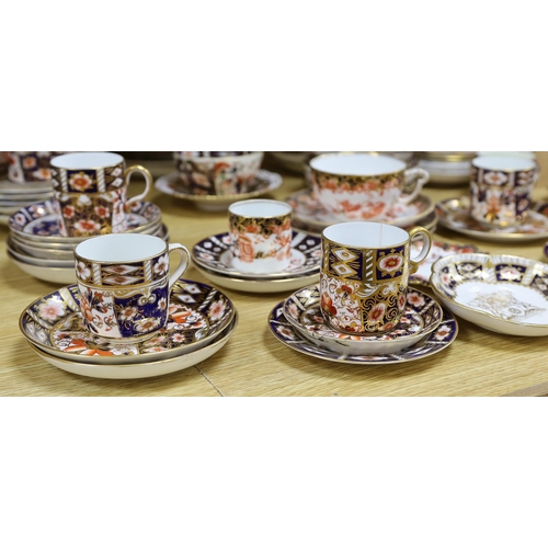 476 - Royal Crown Derby and other Imari pattern tea ware including vases, sandwich plates and trios, sever... 