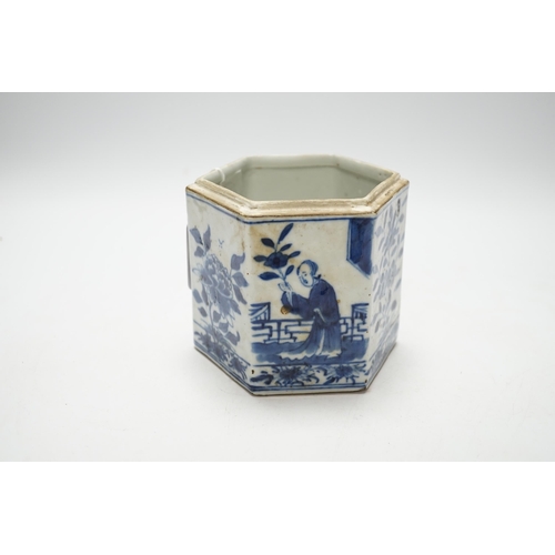 488 - A late 19th century Chinese blue and white hexagonal jar and cover, 14cm