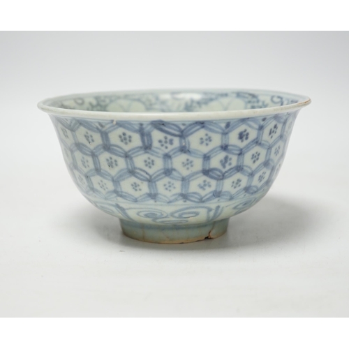 497 - A Chinese blue and white bowl, 15th century, Ming dynasty, 14cm diameter