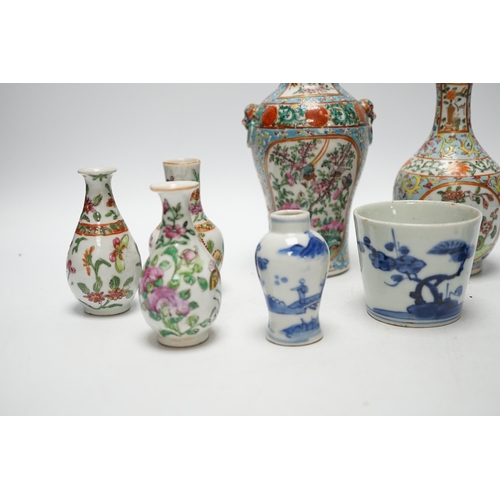 503 - A group of Chinese famille rose small vases and blue and white items, late 19th/early 20th century (... 