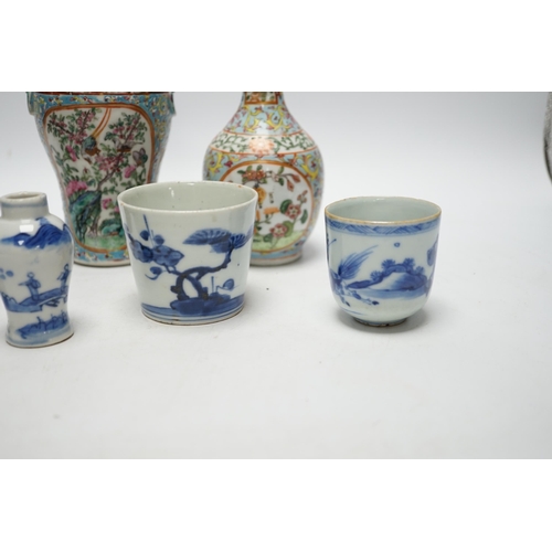 503 - A group of Chinese famille rose small vases and blue and white items, late 19th/early 20th century (... 