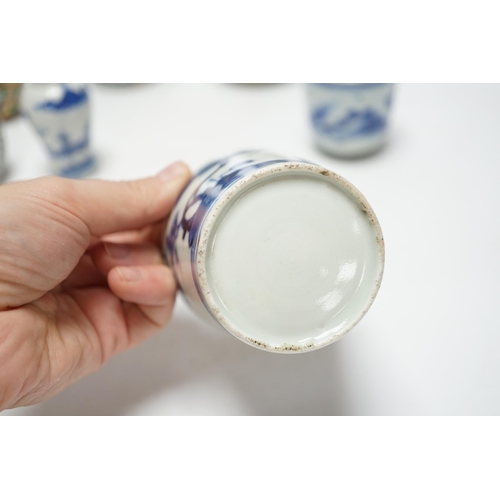 503 - A group of Chinese famille rose small vases and blue and white items, late 19th/early 20th century (... 