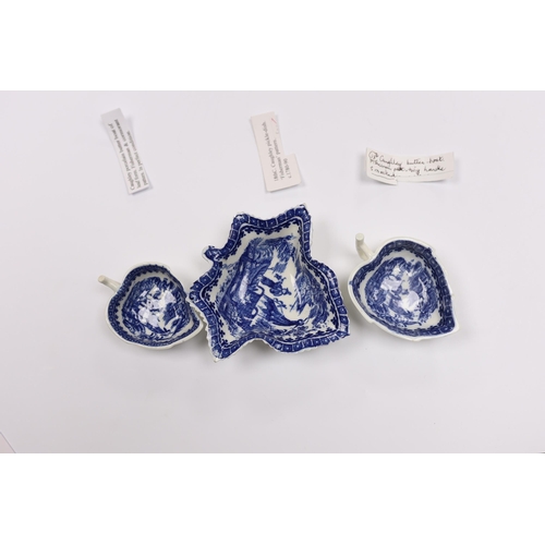 550 - Caughley fisherman pattern - two butter boats and a pickle dish c.1780-90