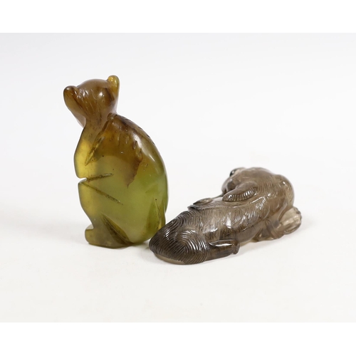 560 - A Chinese smokey quartz lion scent bottle and a carved bowenite model of a monkey, longest 7.5cm... 