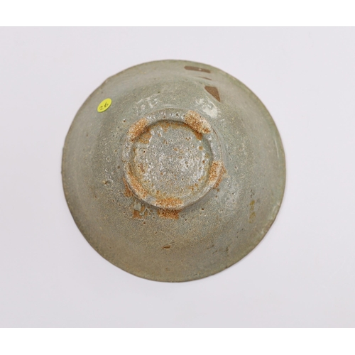 565 - A Korean celadon dish, Goreyo dynasty, 11cm