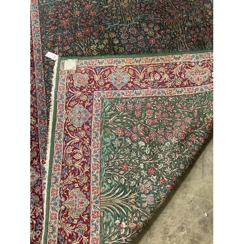 1085 - An Isphahan green ground rug, 232 x 152cm