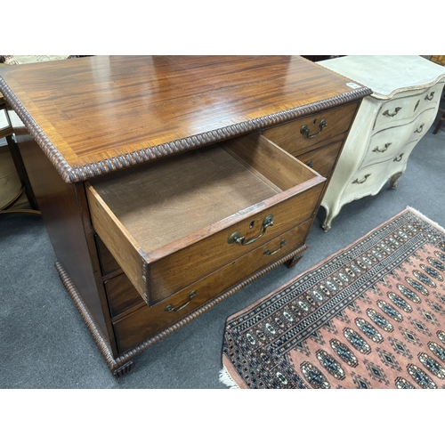 1160 - A George IV banded mahogany chest, width 111cm, depth 54cm, height 93cm