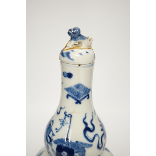 1251 - A late 19th century Chinese blue and white double gourd vase and cover 26cm high