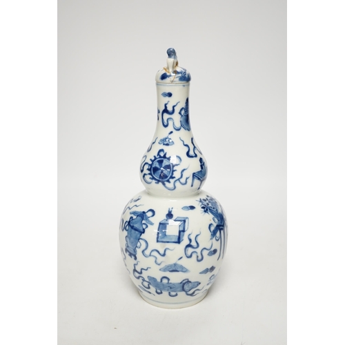 1251 - A late 19th century Chinese blue and white double gourd vase and cover 26cm high