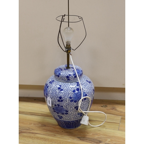 1427 - A Chinese blue and white  jar and cover (converted to a desk lamp) (A/F), jar and cover 38 cm high... 